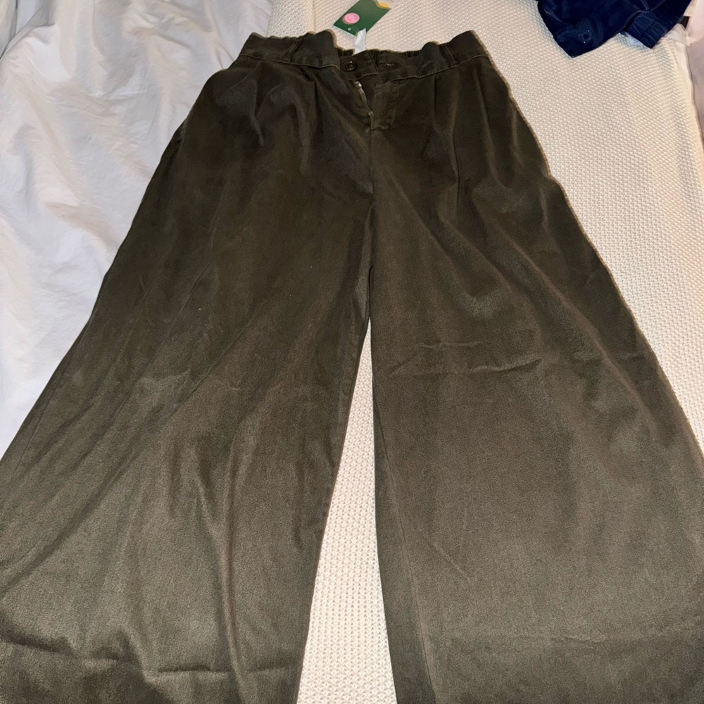 Halara wide leg pant. NWT!